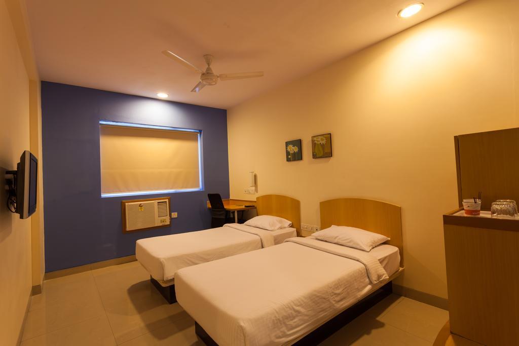 Hotel Nashik Zewnętrze zdjęcie